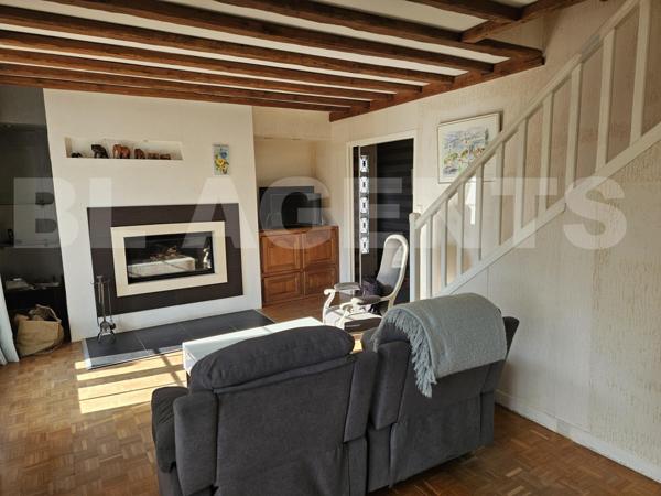 à 2 mn de Coulommiers: pavillon sur sous-sol total, salon séjour de 38 m²..4 chambres..terrain de 12