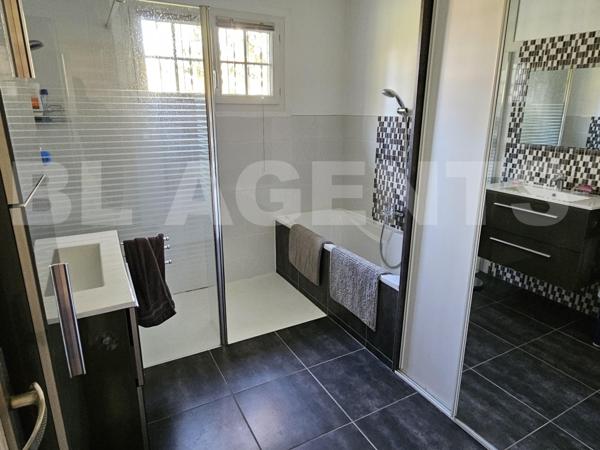 à 2 mn de Coulommiers: pavillon sur sous-sol total, salon séjour de 38 m²..4 chambres..terrain de 12