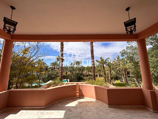 Achat/Vente La Palmeraie Villa 10 pièce(s) sur 1 hectare.