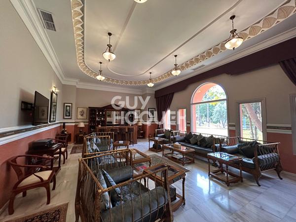 Achat/Vente La Palmeraie Villa 10 pièce(s) sur 1 hectare.