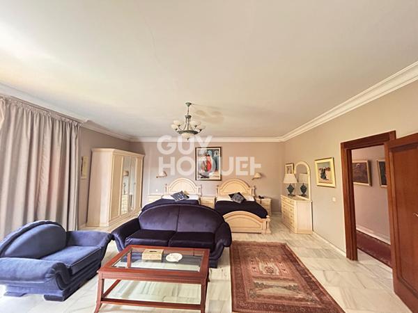 Achat/Vente La Palmeraie Villa 10 pièce(s) sur 1 hectare.