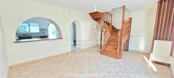 ANGOULEME - ISLE D'ESPAGNAC - AGREABLE MAISON AVEC TERRASSE, ESPACE JARDIN ET GARAGE