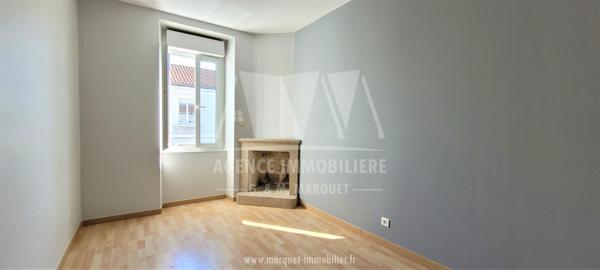 ANGOULEME - ISLE D'ESPAGNAC - AGREABLE MAISON AVEC TERRASSE, ESPACE JARDIN ET GARAGE