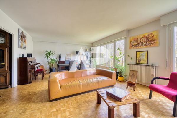 CHAVILLE - Dernier étage appartement de 5 pièces - Rare opportunité ! €575 000 ** - Référence 615-C