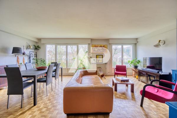 CHAVILLE - Dernier étage appartement de 5 pièces - Rare opportunité ! €575 000 ** - Référence 615-C