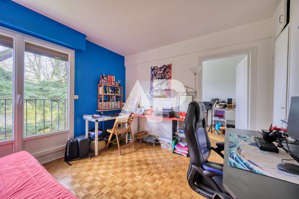 CHAVILLE - Dernier étage appartement de 5 pièces - Rare opportunité ! €575 000 ** - Référence 615-C