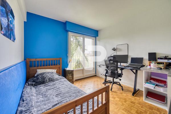 CHAVILLE - Dernier étage appartement de 5 pièces - Rare opportunité ! €575 000 ** - Référence 615-C