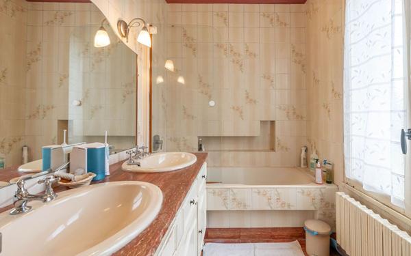 Maison à vendre    6 pièces • 192 m2 Saint-Maur-des-Fossés