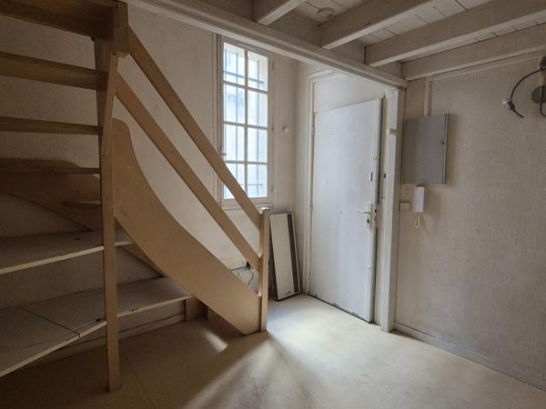 BORDEAUX TRIANGLE D'OR - Studio vendu libre à rénover
