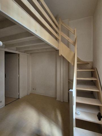 BORDEAUX TRIANGLE D'OR - Studio vendu libre à rénover