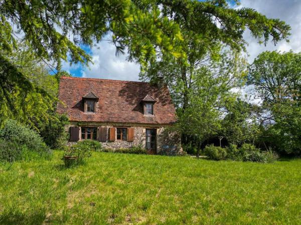 Maison ancienne - Sarlat-la-caneda Sur les hauteurs de la vallée du Céou, bel ensemble de 2 maisons et piscine sur terrain de 7000m².