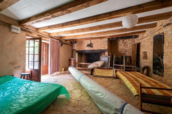 Maison ancienne - Sarlat-la-caneda Sur les hauteurs de la vallée du Céou, bel ensemble de 2 maisons et piscine sur terrain de 7000m².