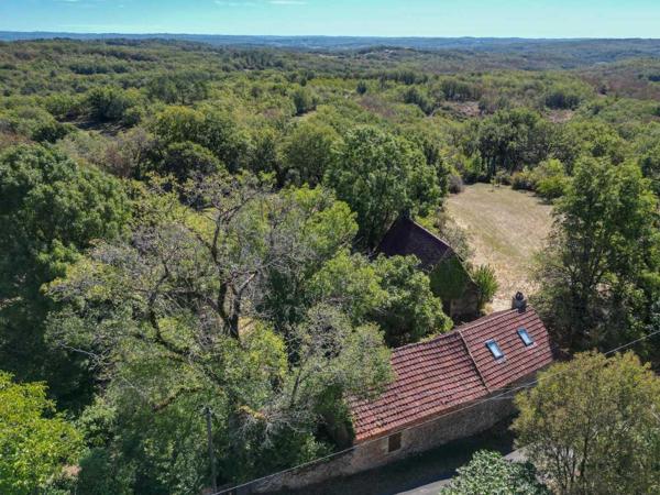 Maison ancienne - Sarlat-la-caneda Sur les hauteurs de la vallée du Céou, bel ensemble de 2 maisons et piscine sur terrain de 7000m².