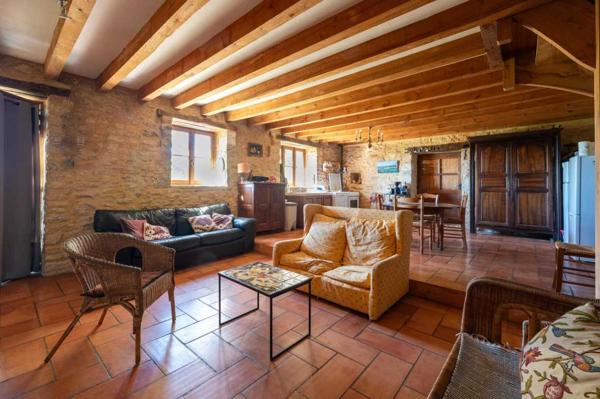 Maison ancienne - Sarlat-la-caneda Sur les hauteurs de la vallée du Céou, bel ensemble de 2 maisons et piscine sur terrain de 7000m².