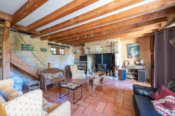 Maison ancienne - Sarlat-la-caneda Sur les hauteurs de la vallée du Céou, bel ensemble de 2 maisons et piscine sur terrain de 7000m².