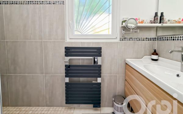 Maison à vendre    5 pièces •  Rochegude