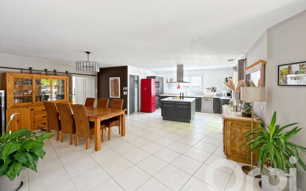 Maison à vendre    5 pièces •  Rochegude