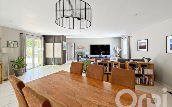 Maison à vendre    5 pièces •  Rochegude