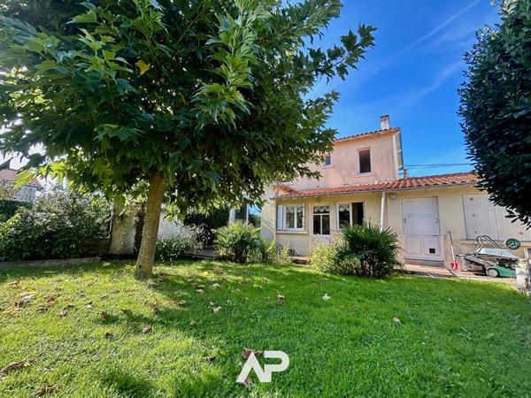 Maison familiale avec grand jardin à Châtelaillon-Plage €497 659 ** - Référence MR640E