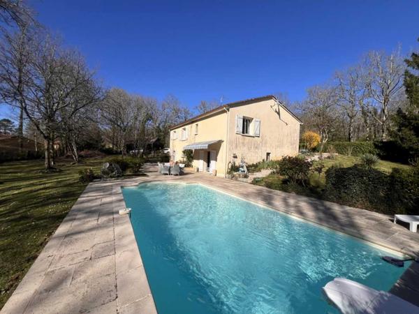 Maison ancienne - Lalinde MAISON SPACIEUSE DE 3 CHAMBRES AVEC APPARTEMENT INDÉPENDANT D'UNE CHAMBRE, VASTES JARDINS CLÔTURÉS, PISCINE ET GARAGE. À PROXIMITÉ DE LALINDE. 0,3 HA (3/4 ACRE) PF90326