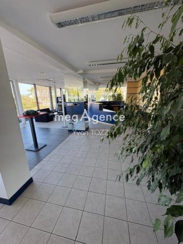 Bureaux à LA ROCHE-SUR-YON, 85000 - 960m²