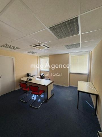 Bureaux à LA ROCHE-SUR-YON, 85000 - 960m²
