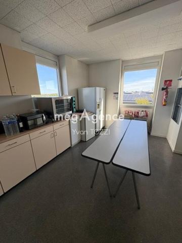 Bureaux à LA ROCHE-SUR-YON, 85000 - 960m²
