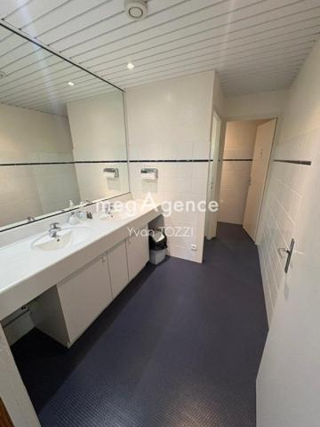 Bureaux à LA ROCHE-SUR-YON, 85000 - 960m²