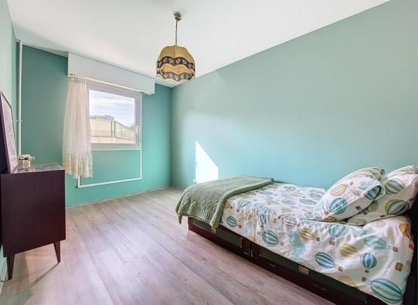 Appartement 85m² lumineux 3 chambres avec balcon, parking et cave