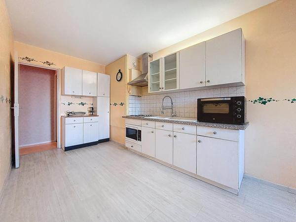 Appartement 85m² lumineux 3 chambres avec balcon, parking et cave