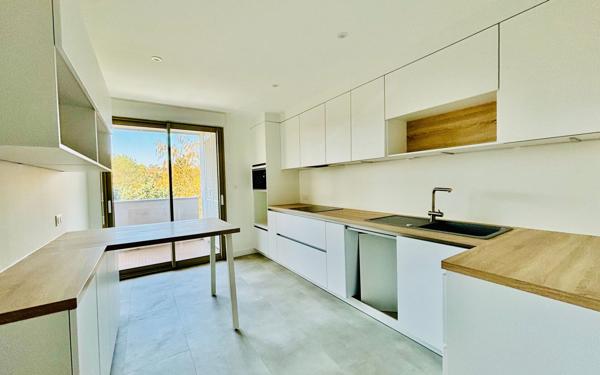 Appartement à vendre    4 pièces •  Charbonnières-les-Bains