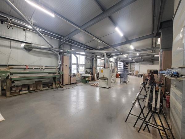 A VENDRE - Bâtiment industriel de 2 820 m² environ sur foncier de plus de 7 000 m² - Montaigu Vendée