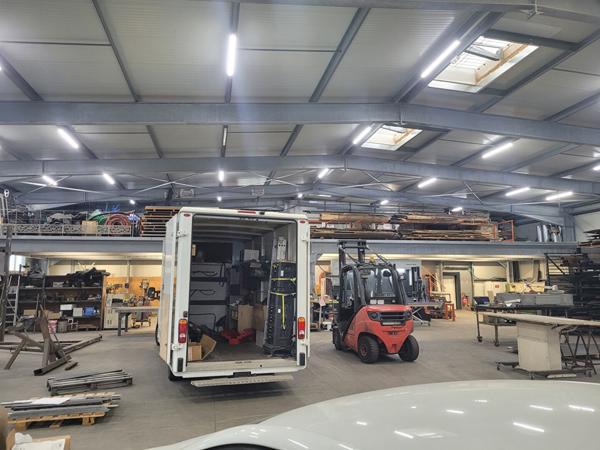 A VENDRE - Bâtiment industriel de 2 820 m² environ sur foncier de plus de 7 000 m² - Montaigu Vendée