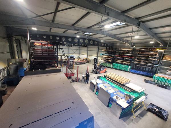 A VENDRE - Bâtiment industriel de 2 820 m² environ sur foncier de plus de 7 000 m² - Montaigu Vendée