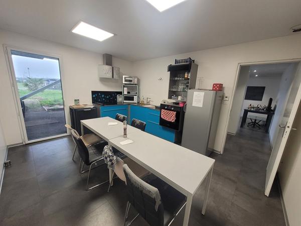 A VENDRE - Bâtiment industriel de 2 820 m² environ sur foncier de plus de 7 000 m² - Montaigu Vendée