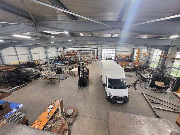 A VENDRE - Bâtiment industriel de 2 820 m² environ sur foncier de plus de 7 000 m² - Montaigu Vendée
