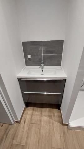 A LOUER TRES BEAU Local d'activité NEUF 227 m² - Vigneux Billiais Deniaud