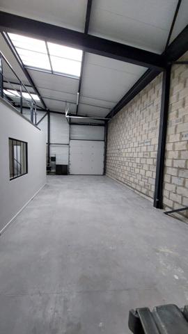 A LOUER TRES BEAU Local d'activité NEUF 227 m² - Vigneux Billiais Deniaud