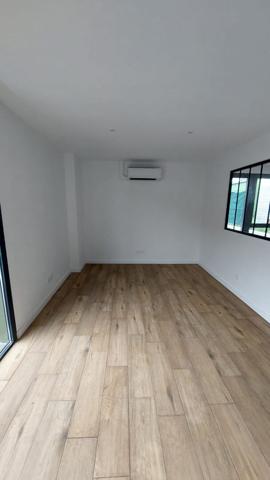 A LOUER TRES BEAU Local d'activité NEUF 227 m² - Vigneux Billiais Deniaud