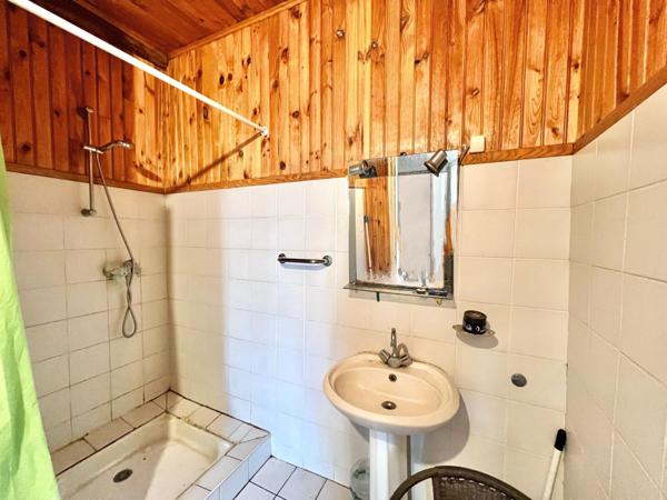 IMMEUBLE AVEC LOCAL COMMERCIAL ET 3 APPARTEMENTS