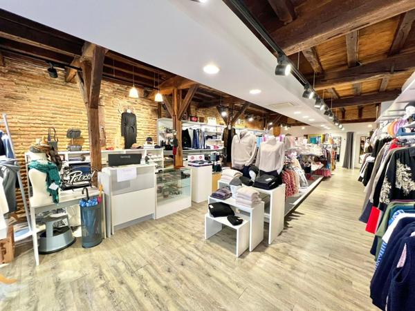 IMMEUBLE AVEC LOCAL COMMERCIAL ET 3 APPARTEMENTS