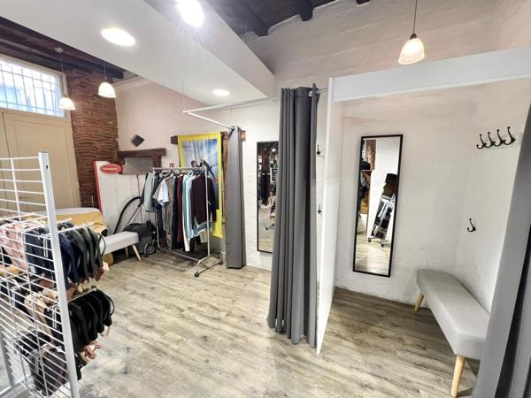 IMMEUBLE AVEC LOCAL COMMERCIAL ET 3 APPARTEMENTS