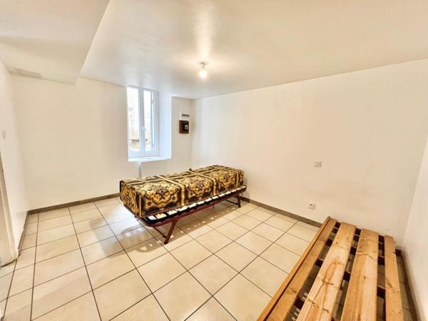 IMMEUBLE AVEC LOCAL COMMERCIAL ET 3 APPARTEMENTS