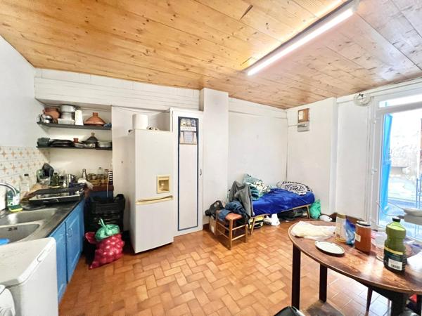 IMMEUBLE AVEC LOCAL COMMERCIAL ET 3 APPARTEMENTS