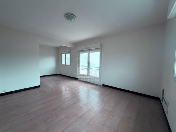 EMPLACEMENT EXCEPTIONNEL à deux pas du marché central de Royan