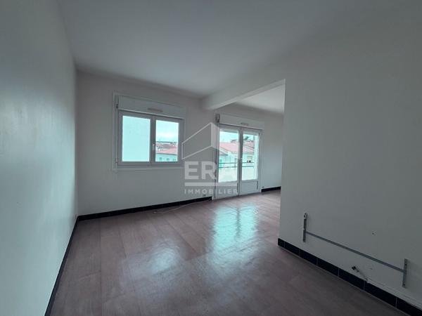 EMPLACEMENT EXCEPTIONNEL à deux pas du marché central de Royan