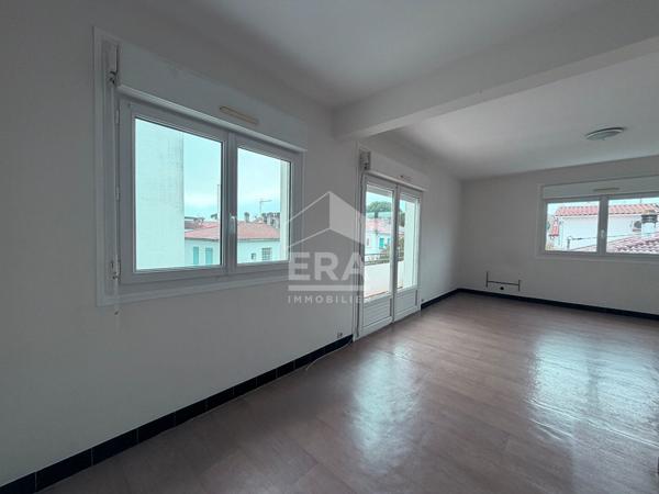 EMPLACEMENT EXCEPTIONNEL à deux pas du marché central de Royan