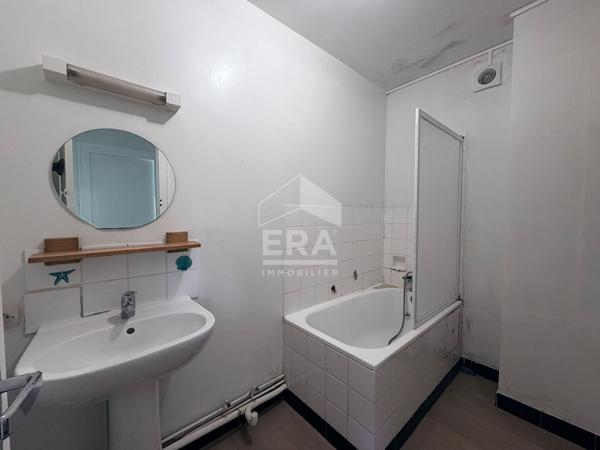 EMPLACEMENT EXCEPTIONNEL à deux pas du marché central de Royan