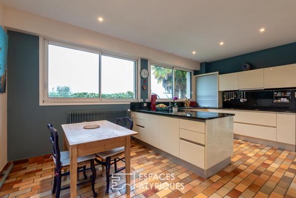 Vaste maison d’architecte avec piscine