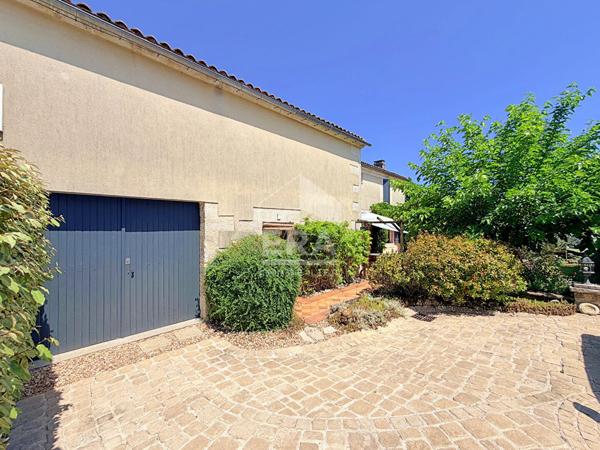 Maison en pierre, Angouleme, 5 pièce(s), 3 CH, 132 m2